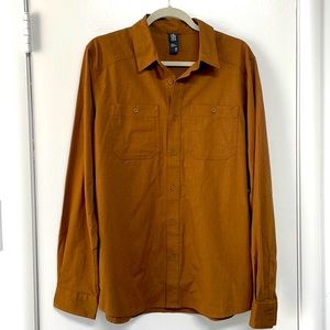 Mountain Hardware button up long sleeve shirt